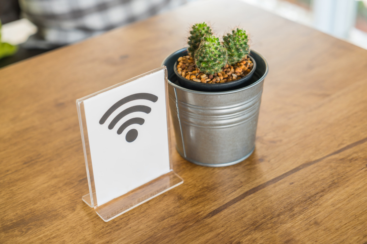 Free Wifi sign on table
